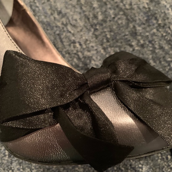 Paris Hilton silver heels - Picture 7 of 8